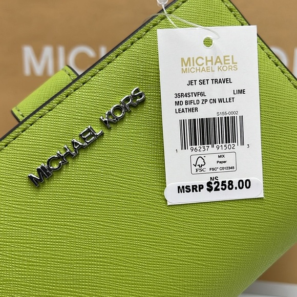 Michael Kors Medium Saffiano Leather Wallet
Lime
NWT - Picture 10 of 16
